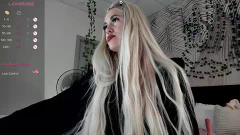 Kira online show from 12/22/25, 01:46