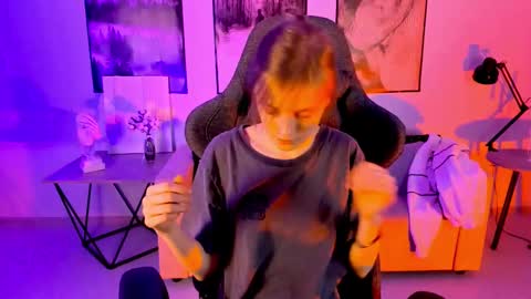 Snapshot of kiramontoyaa chatting on 02/27/25, 02:32 Kira online show from 02/27/25, 02:32