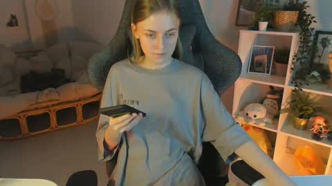 Snapshot of kiramontoyaa chatting on 03/02/25, 02:10 Kira online show from 03/02/25, 02:10