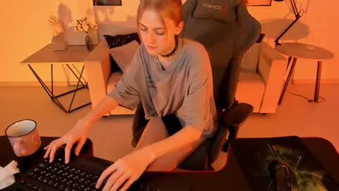 Snapshot of kiramontoyaa chatting on 03/05/25, 02:34 Kira online show from 03/05/25, 02:34