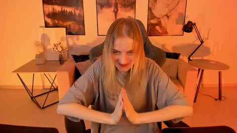 Snapshot of kiramontoyaa chatting on 03/05/25, 09:04 Kira online show from 03/05/25, 09:04