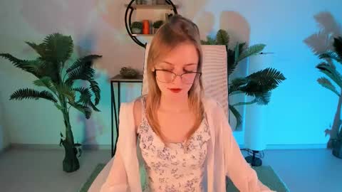 Snapshot of kiramontoyaa chatting on 03/11/25, 05:13 Kira online show from 03/11/25, 05:13