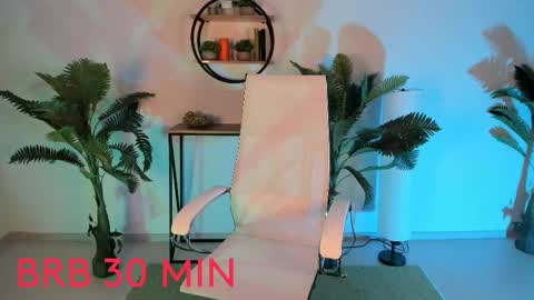 Snapshot of kiramontoyaa chatting on 03/11/25, 08:20 Kira online show from 03/11/25, 08:20