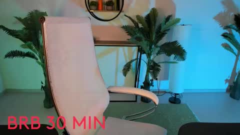 Snapshot of kiramontoyaa chatting on 03/11/25, 11:26 Kira online show from 03/11/25, 11:26