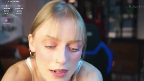 Snapshot of kiramontoyaa chatting on 02/13/26, 02:51 Kira online show from 02/13/26, 02:51