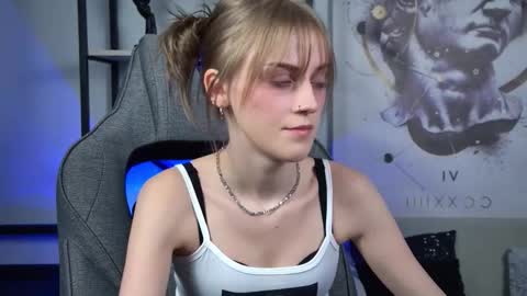 Snapshot of kiramontoyaa chatting on 03/13/26, 11:55 Kira online show from 03/13/26, 11:55