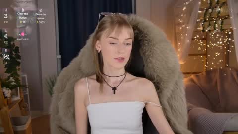 Snapshot of kiramontoyaa chatting on 04/10/26, 11:53 Kira online show from 04/10/26, 11:53