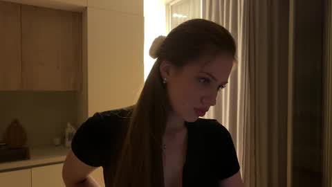 Snapshot of kiramystery chatting on 09/21/25, 04:52 Kira online show from 09/21/25, 04:52