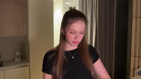 Snapshot of kiramystery chatting on 09/24/25, 04:32 Kira online show from 09/24/25, 04:32