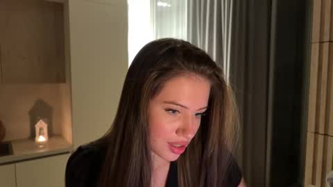 Snapshot of kiramystery chatting on 10/20/25, 03:56 Kira online show from 10/20/25, 03:56