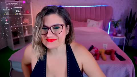 Snapshot of kiraroxx chatting on 04/14/26, 08:20 Kira online show from 04/14/26, 08:20