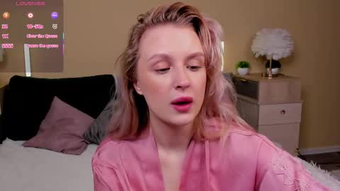 Kira online show from 02/08/26, 01:09