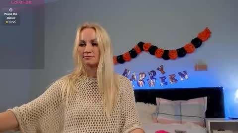 Snapshot of kirasun_ chatting on 10/30/25, 12:17 KiraSun online show from 10/30/25, 12:17