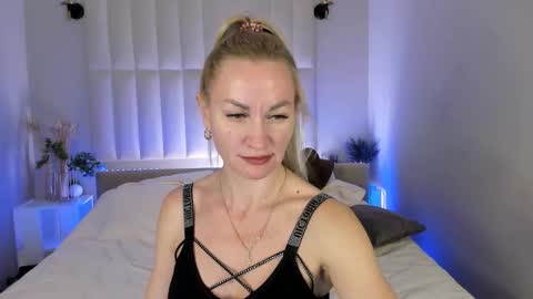 Snapshot of kirasun_ chatting on 12/13/25, 07:53 KiraSun online show from 12/13/25, 07:53