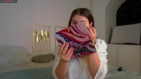 Kira online show from 10/19/25, 05:41