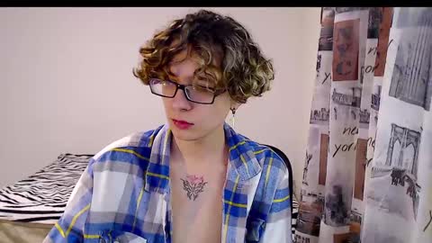 Snapshot of kiriae21 chatting on 12/06/24, 05:33 Alan online show from 12/06/24, 05:33