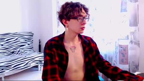 Snapshot of kiriae21 chatting on 03/09/25, 12:31 Alan online show from 03/09/25, 12:31