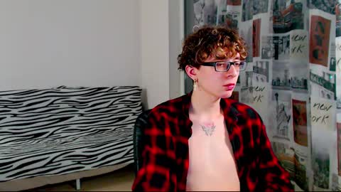 Snapshot of kiriae21 chatting on 03/10/25, 08:01 Alan online show from 03/10/25, 08:01