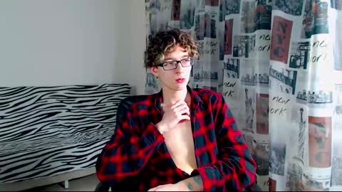 Snapshot of kiriae21 chatting on 03/11/25, 05:35 Alan online show from 03/11/25, 05:35