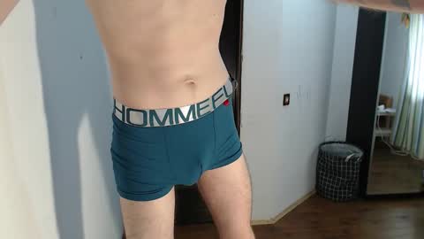 Snapshot of kiriae21 chatting on 10/25/25, 10:23 Alan online show from 10/25/25, 10:23