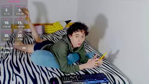 Snapshot of kiriae21 chatting on 11/17/25, 02:01 Alan online show from 11/17/25, 02:01