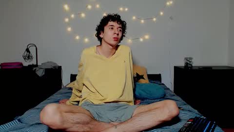 Snapshot of kiriae21 chatting on 12/21/25, 02:13 Alan online show from 12/21/25, 02:13