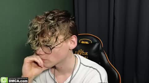 Snapshot of kirill_20_cm chatting on 02/20/26, 01:35 Kirill and Andrey online show from 02/20/26, 01:35