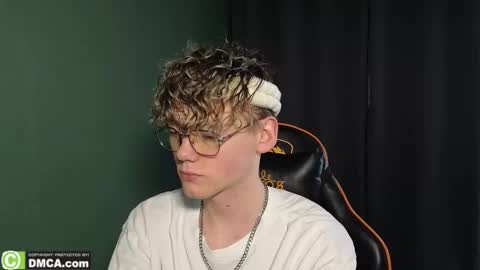 Snapshot of kirill_20_cm chatting on 02/25/26, 08:13 Kirill and Andrey online show from 02/25/26, 08:13