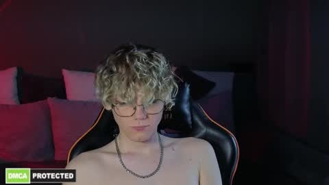 Snapshot of kirill_20_cm chatting on 03/27/26, 08:26 Kirill and Andrey online show from 03/27/26, 08:26