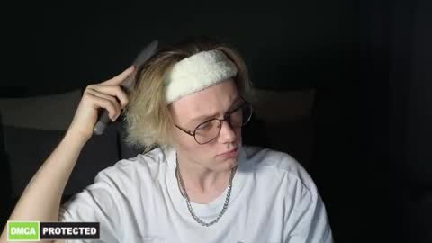 Snapshot of kirill_20_cm chatting on 04/07/26, 01:06 Kirill and Andrey online show from 04/07/26, 01:06