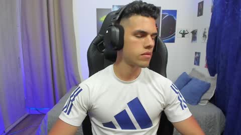 Snapshot of kiritosexhot chatting on 12/17/24, 03:17 Jacob online show from 12/17/24, 03:17