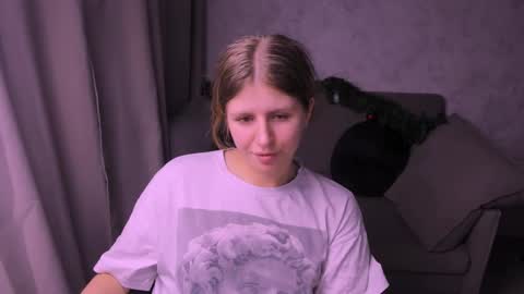 Snapshot of kirraa_ chatting on 01/05/25, 09:14 Kira online show from 01/05/25, 09:14