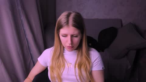 Snapshot of kirraa_ chatting on 01/21/25, 08:00 Kira online show from 01/21/25, 08:00