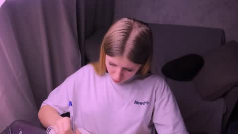 Snapshot of kirraa_ chatting on 02/02/25, 12:40 Kira online show from 02/02/25, 12:40