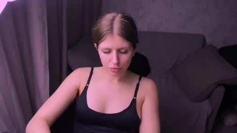 Snapshot of kirraa_ chatting on 02/02/25, 10:28 Kira online show from 02/02/25, 10:28