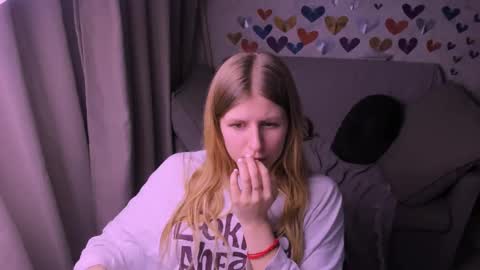 Snapshot of kirraa_ chatting on 02/15/25, 11:14 Kira online show from 02/15/25, 11:14