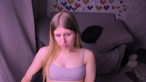 Snapshot of kirraa_ chatting on 02/19/25, 11:36 Kira online show from 02/19/25, 11:36