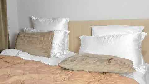 Snapshot of kirraa_ chatting on 03/22/26, 08:23 Kira online show from 03/22/26, 08:23