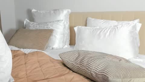 Snapshot of kirraa_ chatting on 03/28/26, 08:08 Kira online show from 03/28/26, 08:08