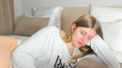 Snapshot of kirraa_ chatting on 04/05/26, 09:34 Kira online show from 04/05/26, 09:34