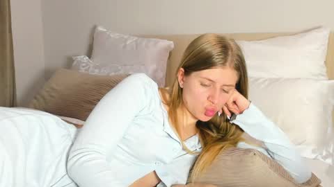 Snapshot of kirraa_ chatting on 04/18/26, 07:58 Kira online show from 04/18/26, 07:58