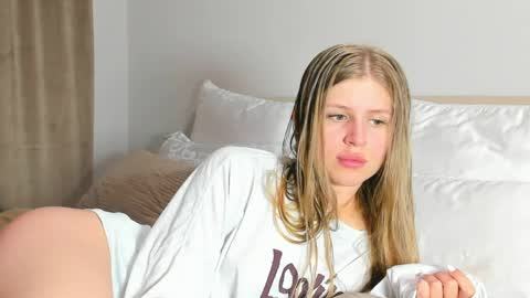 Snapshot of kirraa_ chatting on 04/21/26, 08:34 Kira online show from 04/21/26, 08:34