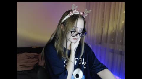 kisa____ online show from 12/25/24, 10:48