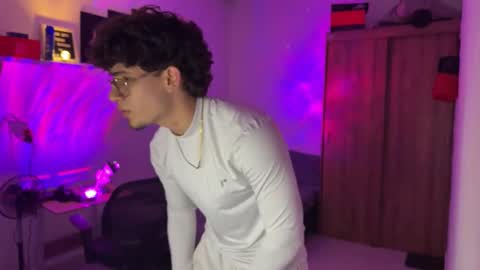 Snapshot of kisan_smith chatting on 12/19/25, 03:13 Kisan online show from 12/19/25, 03:13