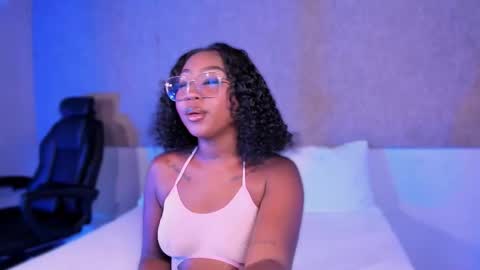 kishalove_ online show from 11/12/25, 10:37