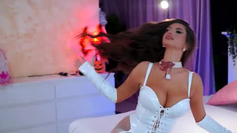 Snapshot of kiss_jess chatting on 10/31/25, 08:10 Kiss Jess online show from 10/31/25, 08:10