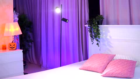 Snapshot of kiss_jess chatting on 11/05/25, 04:29 Kiss Jess online show from 11/05/25, 04:29