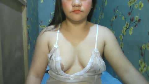 Snapshot of kiss_me_loves chatting on 12/11/24, 02:19 kiss_me_loves online show from 12/11/24, 02:19