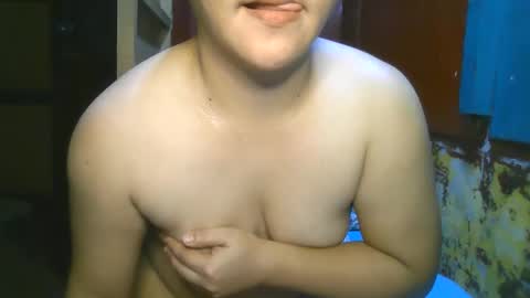 Snapshot of kiss_me_loves chatting on 09/15/25, 08:03 kiss_me_loves online show from 09/15/25, 08:03