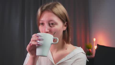 Snapshot of kiss_me_mila chatting on 11/06/25, 04:13 kiss_me_mila online show from 11/06/25, 04:13